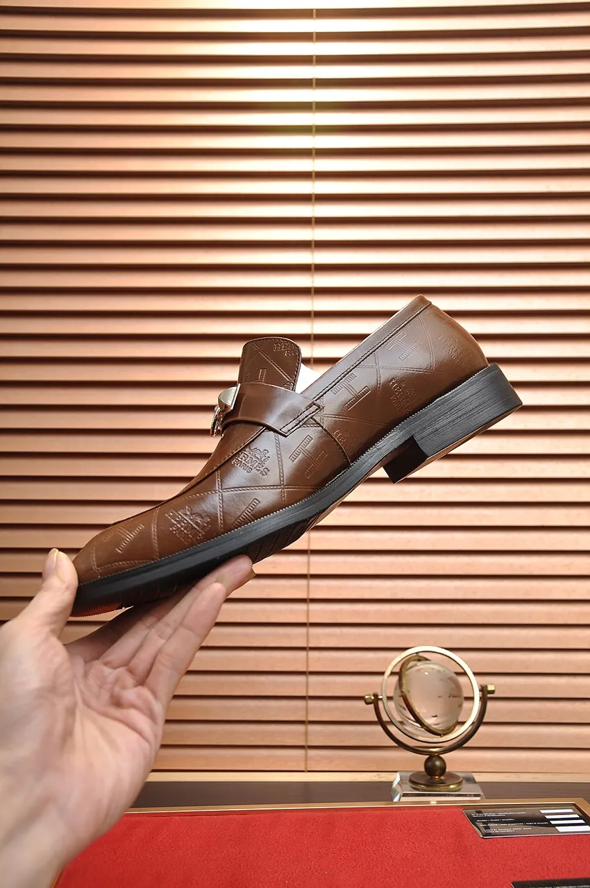 Men's shoes💰480💶[HERMES] (sheepskin lining)🍀Italian top luxury🍀He does not pursue novel styles and gorgeous colors, but attracts the favor of successful men with his flawless, elegant and classic style! This very, very comfortable, simple and stable style makes it easy to match any style! The pattern is absolutely 1:1 refined from the original case, and we strive for excellence in materials, imported cowhide + cowhide lining💪💪💪extraordinary texture👍! .Black brown code number: 38 to 45 (45 customized)